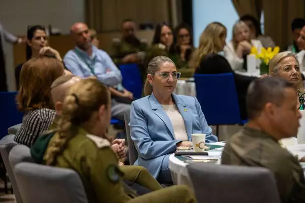📰 רעיית הנשיא הרצוג על השיוויון בנטל: "בכפייה שום דבר לא הולך"