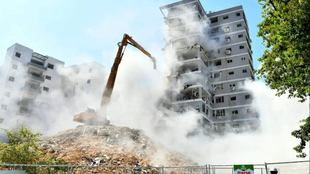 📰 לחיות על רכבת הרים: איך מתמודדים עם "טראומה מתגלגלת" ומתח מתמשך?